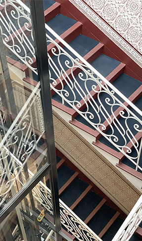 Cage d'escalier à la Maison Juste hôtel Marseille