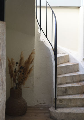 Maison hôtel Juste Marseille beaux escaliers en pierre