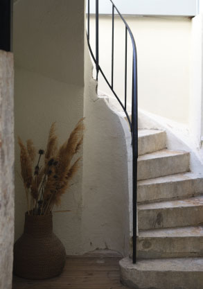 Beautoful staircase made out of stone