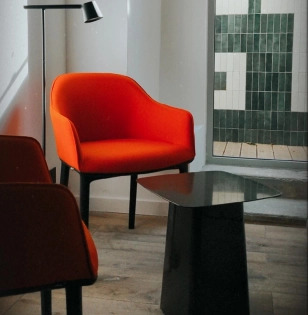 Fauteuil design rouge Maison hôtel Juste Marseille